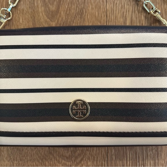 Tory Burch Striped Robinson Crossbody Wallet On Chain - Picture 2 of 10